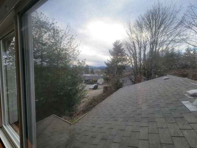 Building Photo - 2804 Pine Rd NE