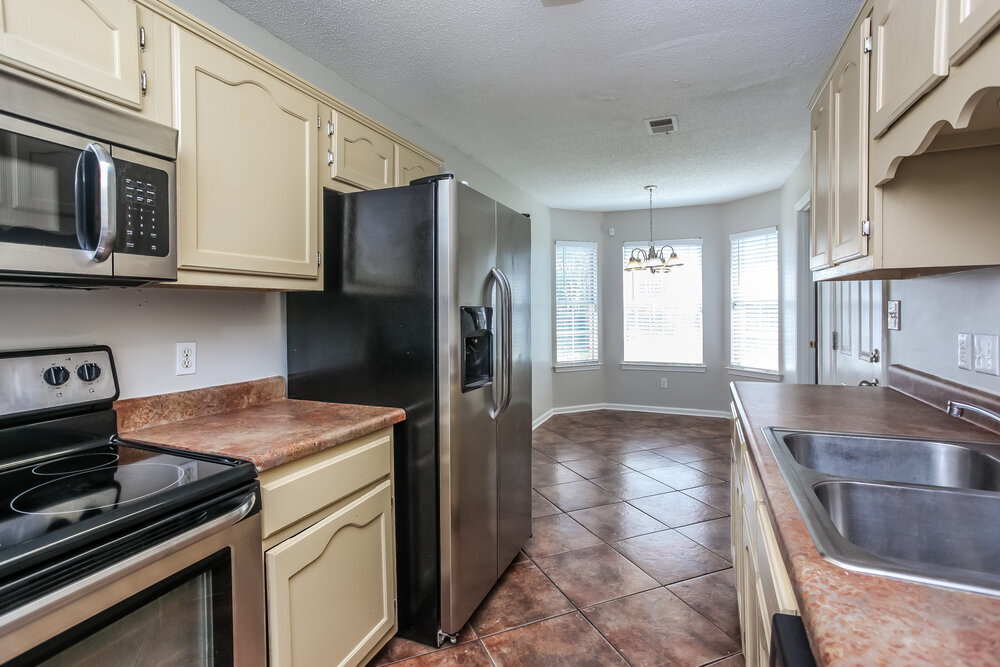 Building Photo - 1301 Custer Dr E