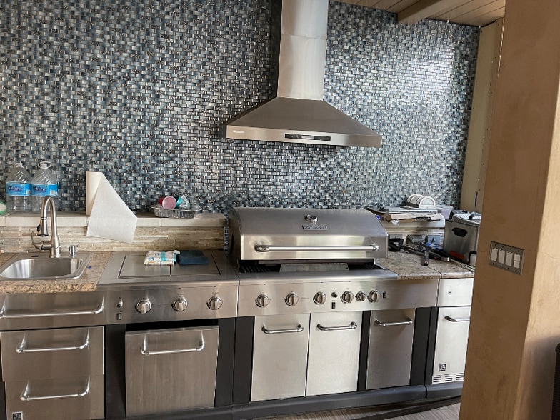 Building Photo - 2817 S Center St