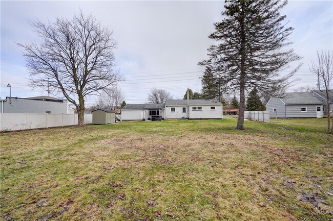 Building Photo - 889 Long Pond Rd