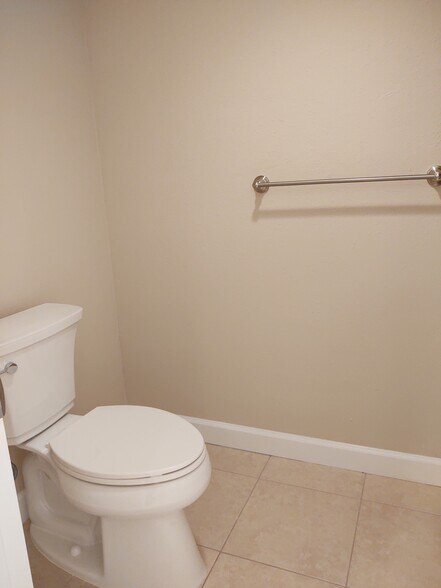 Building Photo - 1524 SE Royal Green Cir