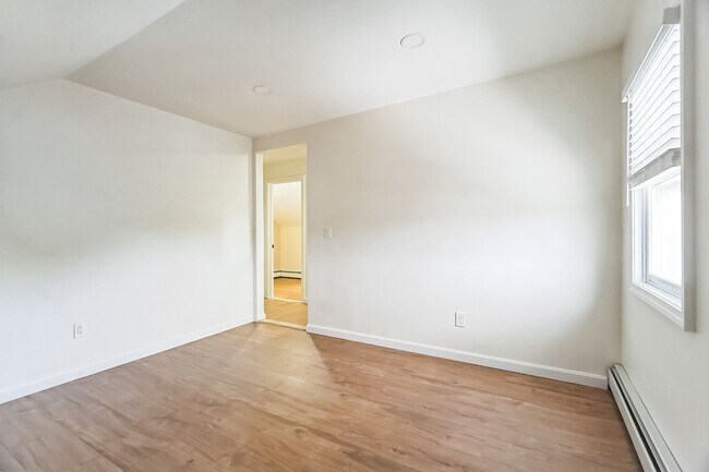 Building Photo - Fully Renovated 1+BR Apartment in Pawtucket