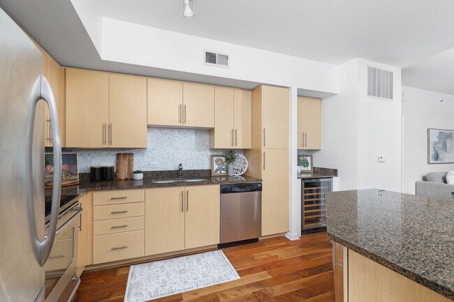 Building Photo - 54 Rainey St