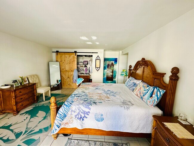 Building Photo - 1800 Collins Ave