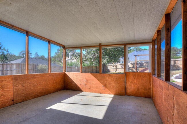 Building Photo - 703 Cannock Loop