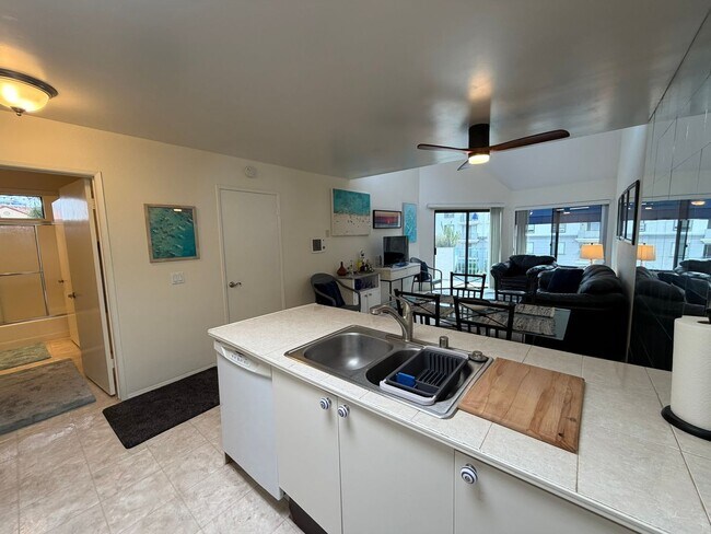 Building Photo - Light-Filled 1 Bed / 1 Bath Condo in UTC, San Diego – Skylights & Balcony
