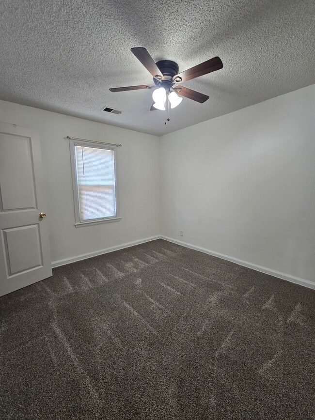 Building Photo - 404 E Hopi St