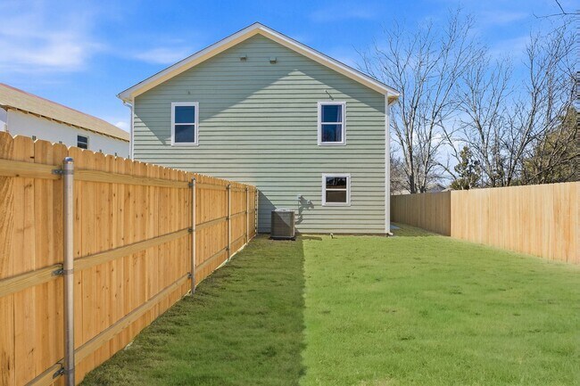 Building Photo - Brand New, Modern, and Ready for You in Waco, TX!