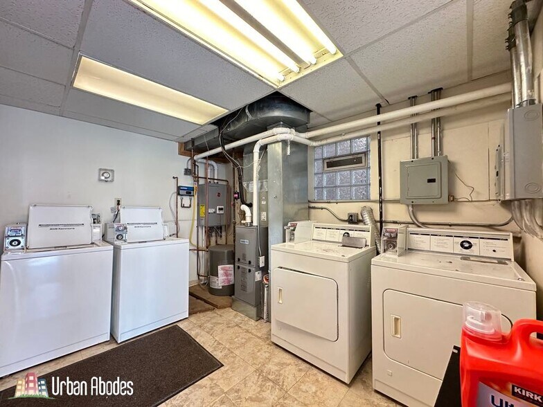 Building Photo - 1424 N Bosworth Ave