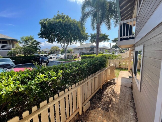Building Photo - 2 Bed/ 1Bath Unfurnished Upgraded Ground Floor Southpointe Unit with a Yard + 2 Parking Spaces