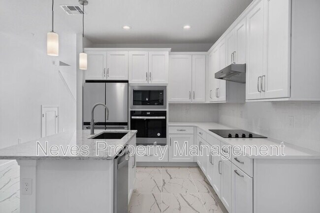 Building Photo - 1601 Pinecliff Dr