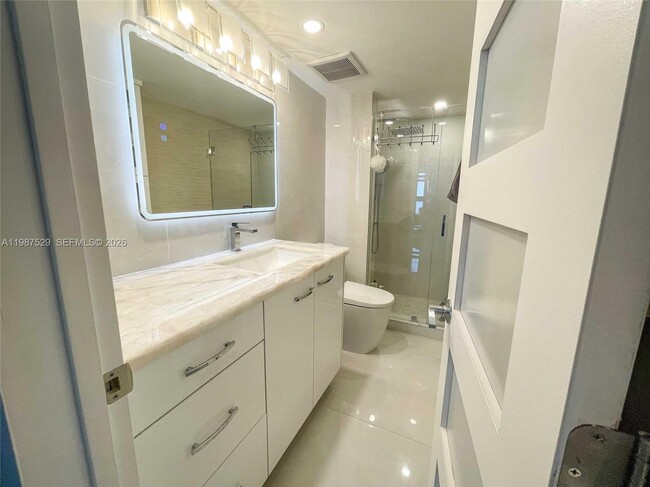 Building Photo - 4000 Towerside Terrace