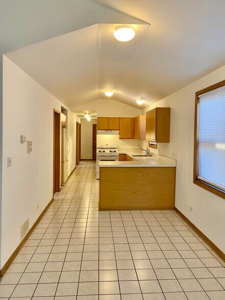 Building Photo - 2708 W 37th Plz