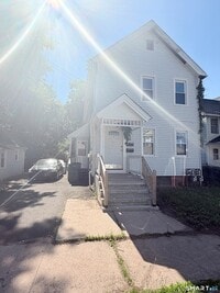 Building Photo - 32 Alstrum St