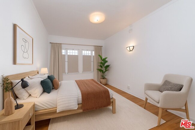 Building Photo - 1117 Longwood Pl