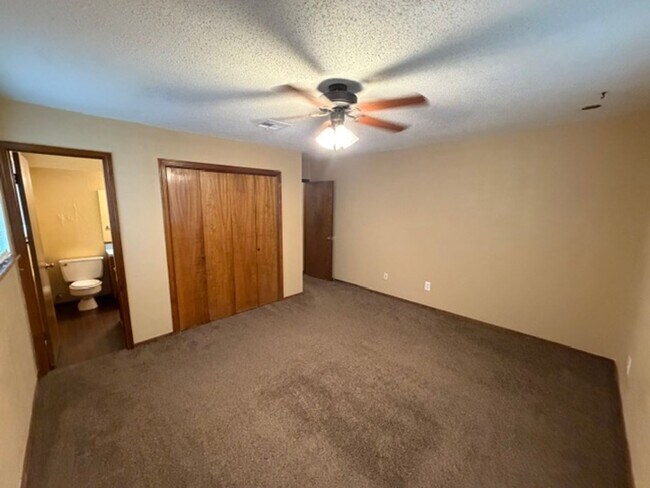 Building Photo - Wonderful east Norman home! Three bed, two bath, two car garage, fully fenced yard!