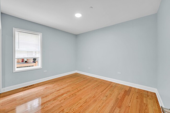 Building Photo - 1115 N Taylor Ave