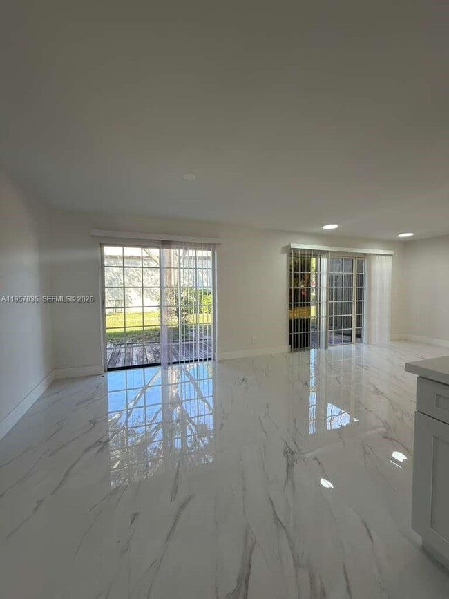 Building Photo - 9719 N New River Canal Rd