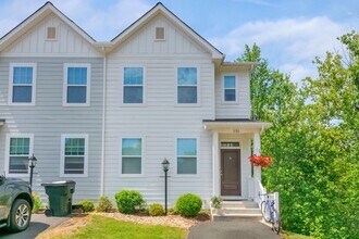 Building Photo - 151 Longwood Dr