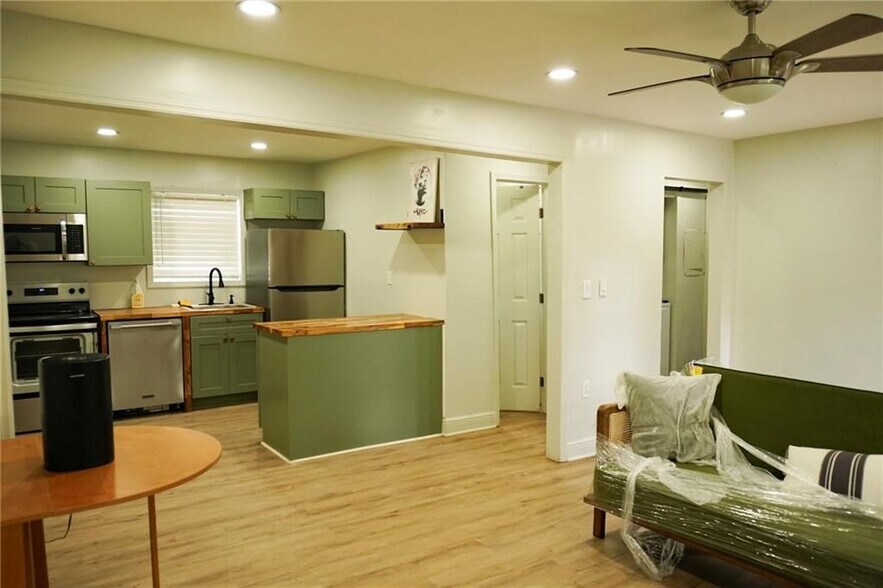 Building Photo - 1875 Dunlap Ave