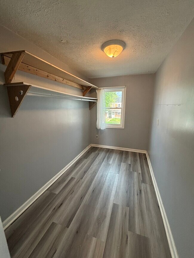 Building Photo - 4 bedroom townhouse Dundalk