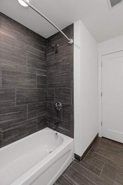 Building Photo - 1250 Diamond Ct