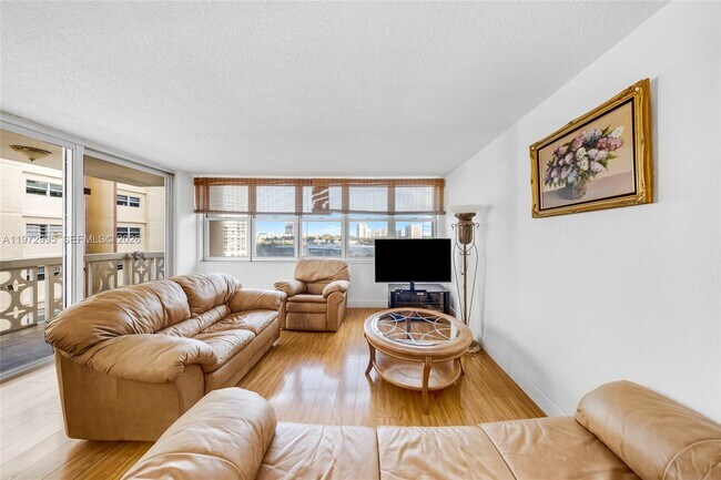 Building Photo - 1825 S Ocean Dr