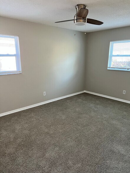 Building Photo - 2 Bed/1 Bath - Unit 106