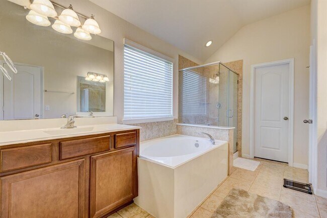 Building Photo - 23707 Walnut Maze Ct