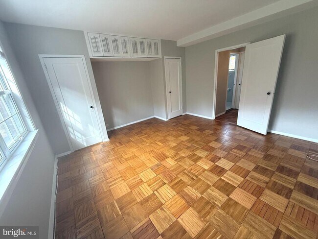 Building Photo - 3254 Valley Dr