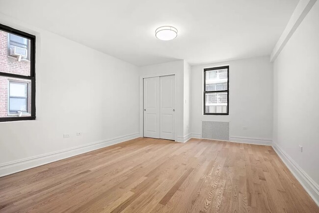 Building Photo - 97-25 64th Ave