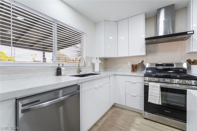 Building Photo - 3138 Belvedere Dr
