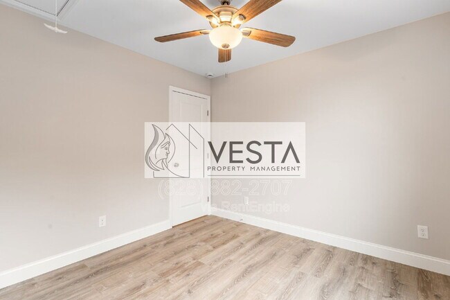 Building Photo - 16 Meadows Town Rd