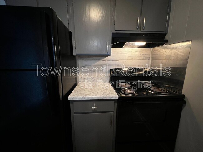 Building Photo - 5841 Century Oaks Dr
