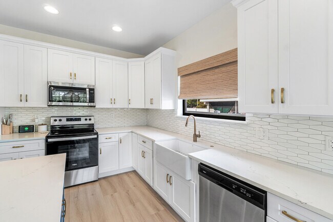 Building Photo - 7606 S Olive Ave