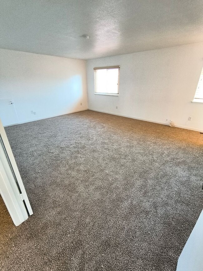 Building Photo - Beautiful and Spacious Two Story 4 Bed/3 Bath Home For Rent In Hercules!!!