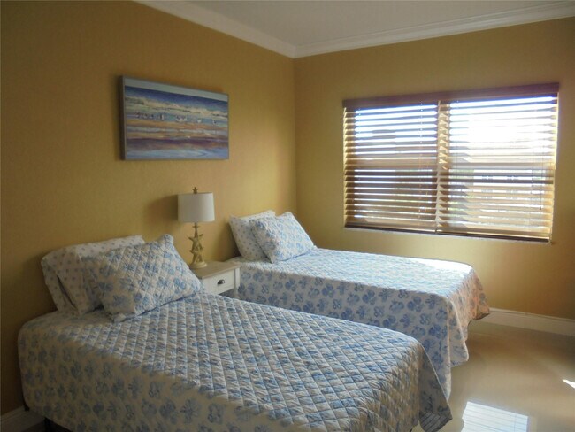 Building Photo - 400 N Riverside Dr