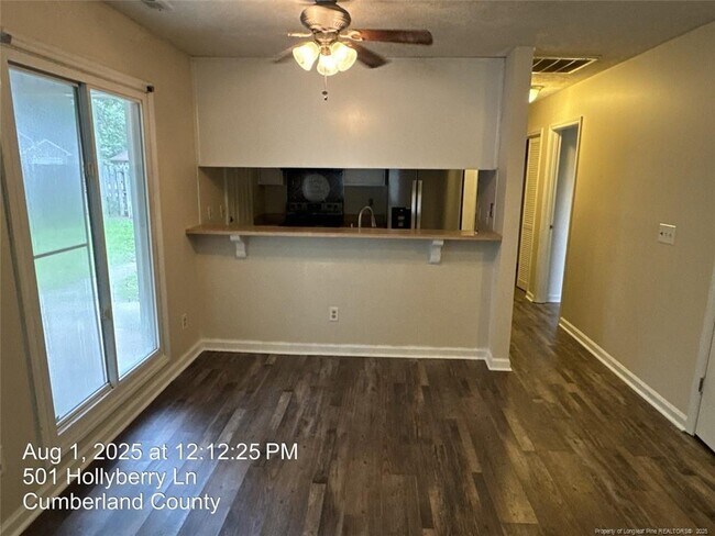 Building Photo - 501 Hollyberry Ln