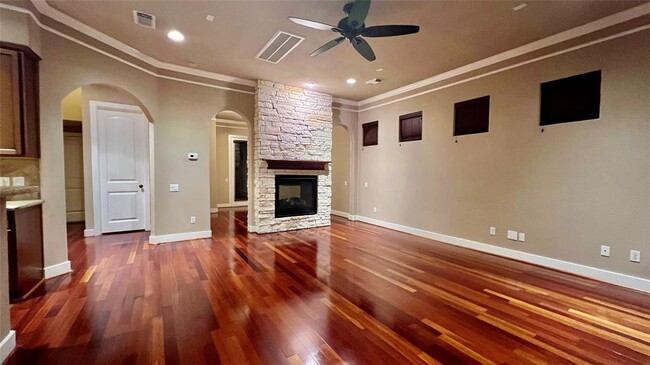 Building Photo - 11023 Robin Hood Ct