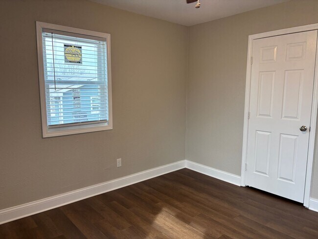 Building Photo - 3 Bed 1 Bath Remodeled House