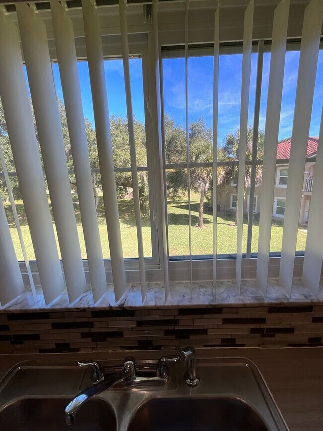 Building Photo - Beautiful 3/2 Condo in Osprey at the Oaks!