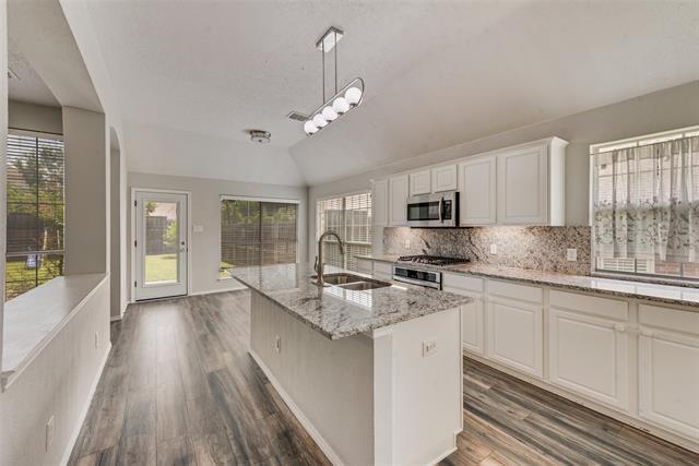 Building Photo - 5909 Meadowcrest Ln