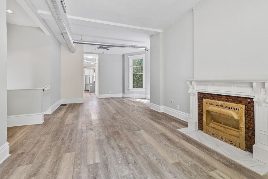 Building Photo - 1345 N Maplewood Ave