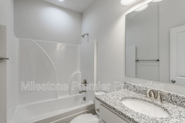 Building Photo - 2407 N Hickory St