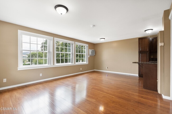 Building Photo - 2905 Foothill Dr