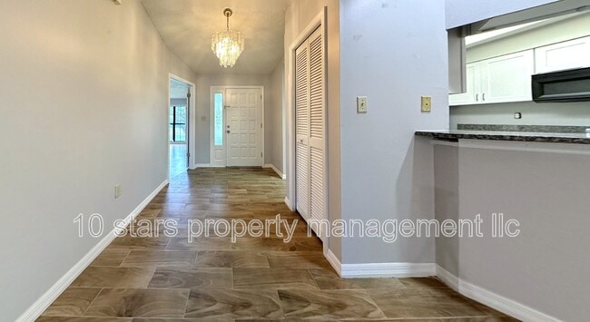 Building Photo - 601 Stone Dr