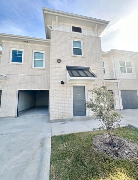Building Photo - 1101 Halsey Dr