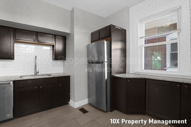 Building Photo - 382 Carpenter St