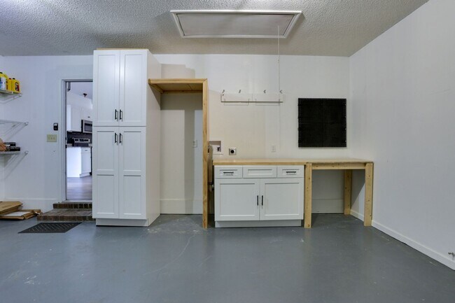 Building Photo - 110 St Ives Way