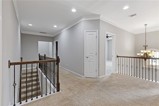 Building Photo - 5440 Northview Lake